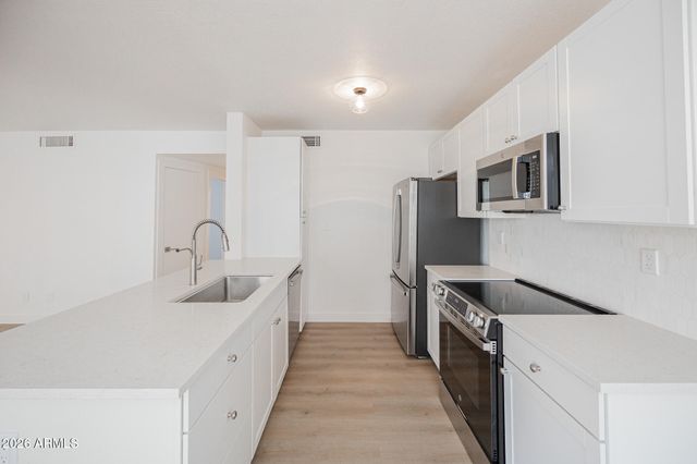2910 W MARCONI Avenue 117, Phoenix, AZ 85053
