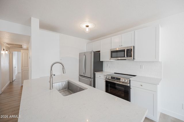 2910 W MARCONI Avenue 117, Phoenix, AZ 85053