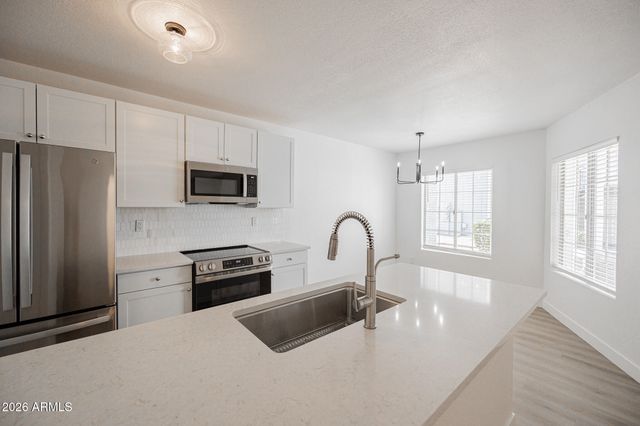 2910 W MARCONI Avenue 117, Phoenix, AZ 85053