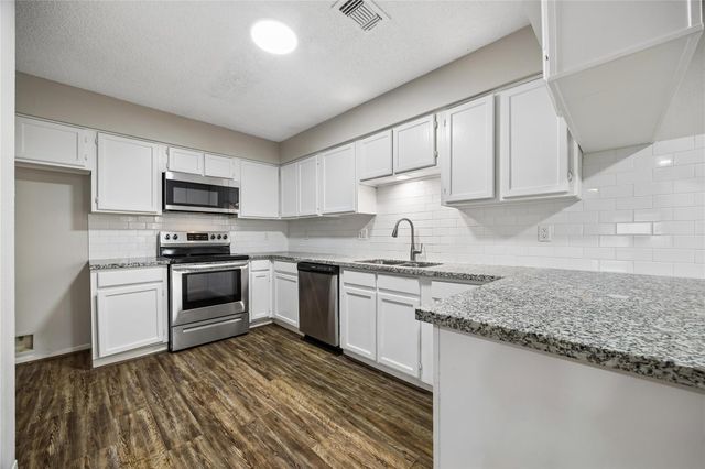 6527 Briar Glade Drive, Houston, TX 77072