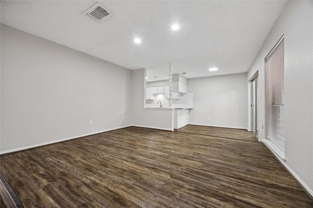 6527 Briar Glade Drive, Houston, TX 77072