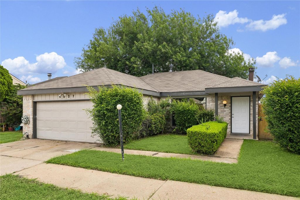 6527 Briar Glade Drive, Houston, TX 77072