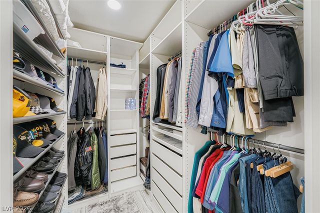 10059 Oak Creek Canyon Avenue, Las Vegas, NV 89147