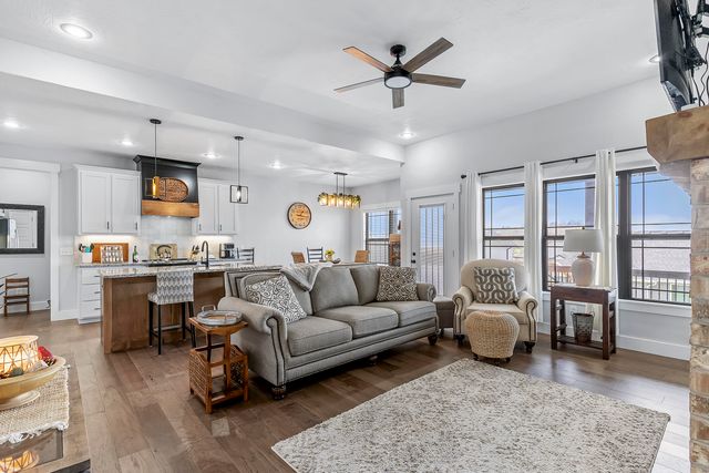 1103 S Brooks Avenue, Ozark, MO 65721