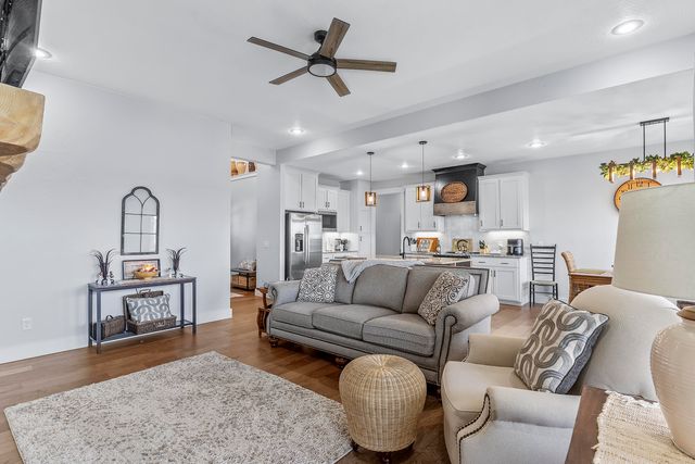 1103 S Brooks Avenue, Ozark, MO 65721