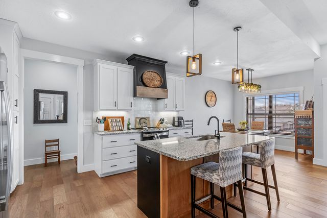 1103 S Brooks Avenue, Ozark, MO 65721