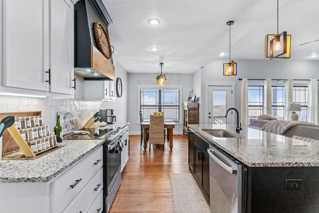 1103 S Brooks Avenue, Ozark, MO 65721