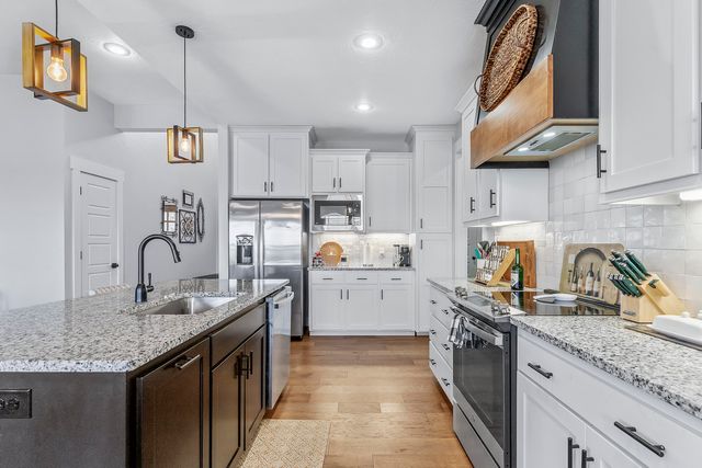 1103 S Brooks Avenue, Ozark, MO 65721