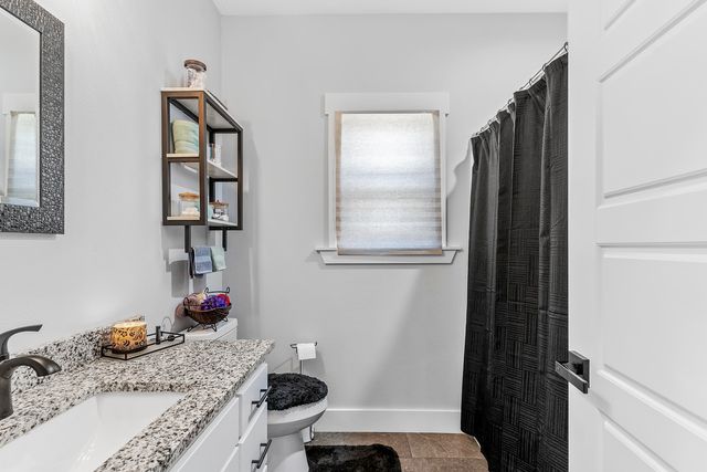 1103 S Brooks Avenue, Ozark, MO 65721