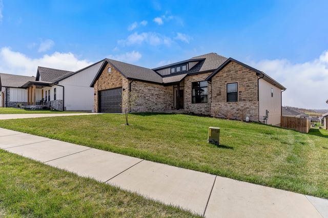 1103 S Brooks Avenue, Ozark, MO 65721