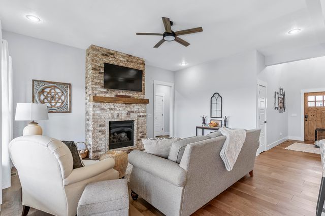 1103 S Brooks Avenue, Ozark, MO 65721