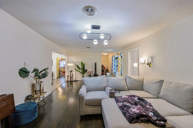 8619 Reva Street, Dallas, TX 75227