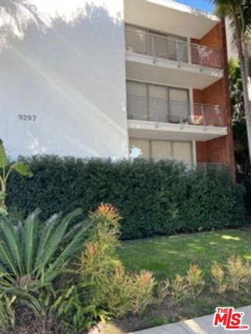 9297 BURTON Way 3, Beverly Hills, CA 90210