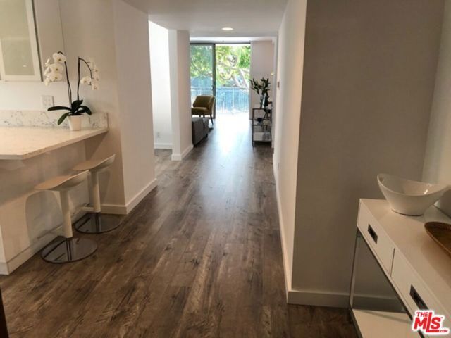 9297 BURTON Way 3, Beverly Hills, CA 90210