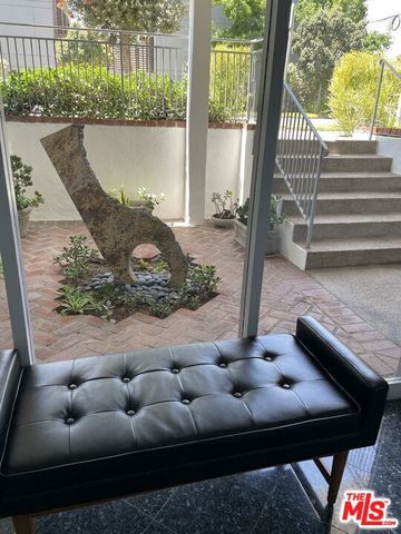 9297 BURTON Way 3, Beverly Hills, CA 90210