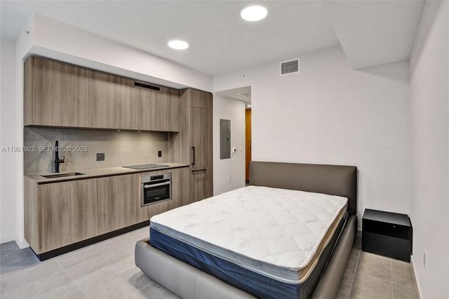 121 NE 5th Street 807, Miami, FL 33132