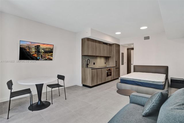 121 NE 5th Street 807, Miami, FL 33132