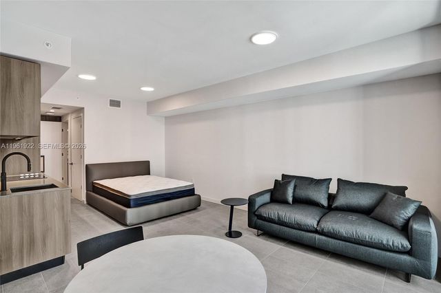 121 NE 5th Street 807, Miami, FL 33132