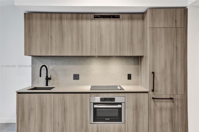 121 NE 5th Street 807, Miami, FL 33132