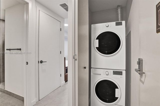 121 NE 5th Street 807, Miami, FL 33132