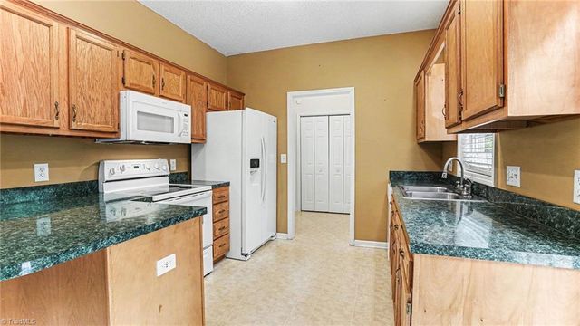 709 Old Castle Drive, Randleman, NC 27317
