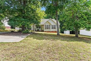 709 Old Castle Drive, Randleman, NC 27317