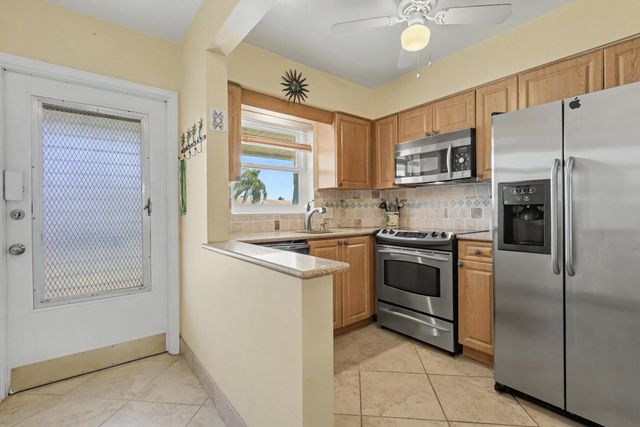 298 SE 6th Avenue 18, Pompano Beach, FL 33060