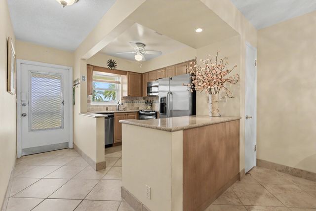 298 SE 6th Avenue 18, Pompano Beach, FL 33060