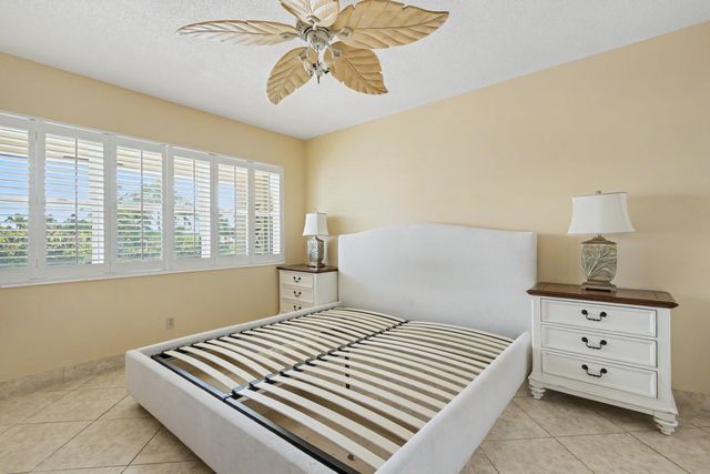 298 SE 6th Avenue 18, Pompano Beach, FL 33060