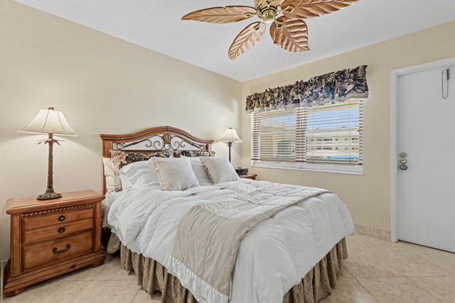 298 SE 6th Avenue 18, Pompano Beach, FL 33060