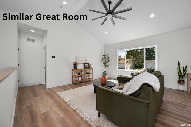 4711 WILLOW Circle, Davenport, IA 52806