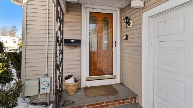 71 Bent Road, East Providence, RI 02916