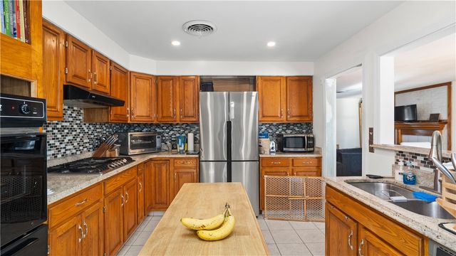 71 Bent Road, East Providence, RI 02916