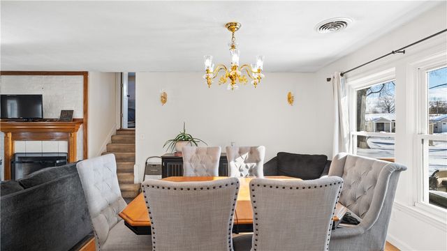 71 Bent Road, East Providence, RI 02916