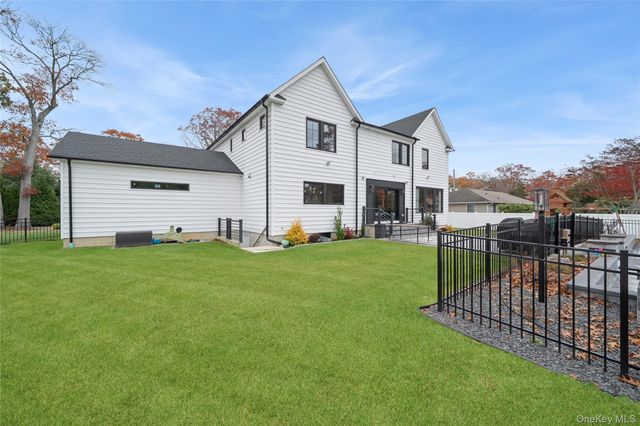 18 Timberpoint Road, East Islip, NY 11730