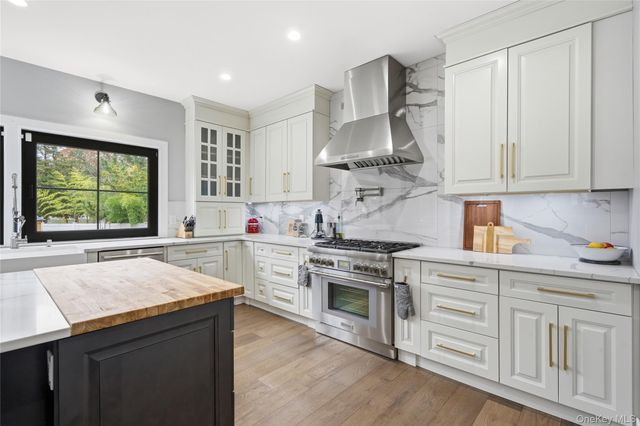 18 Timberpoint Road, East Islip, NY 11730