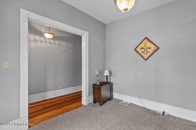 2124 Grinstead Dr, Louisville, KY 40204