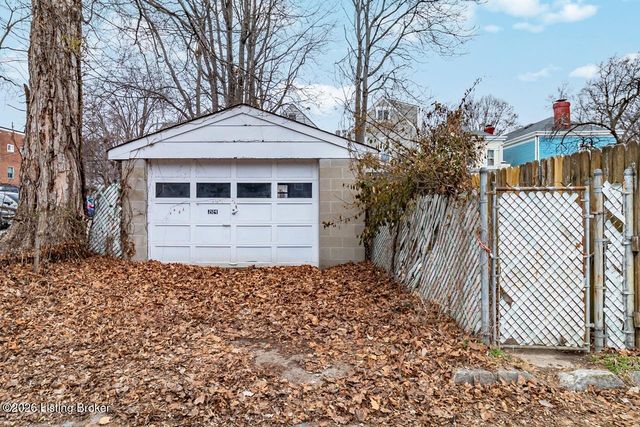 2124 Grinstead Dr, Louisville, KY 40204