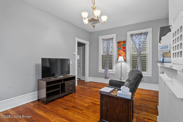 2124 Grinstead Dr, Louisville, KY 40204