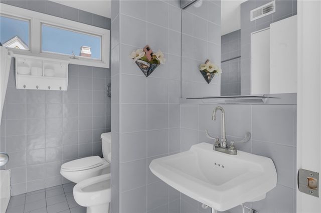 137 University Avenue, Providence, RI 02906