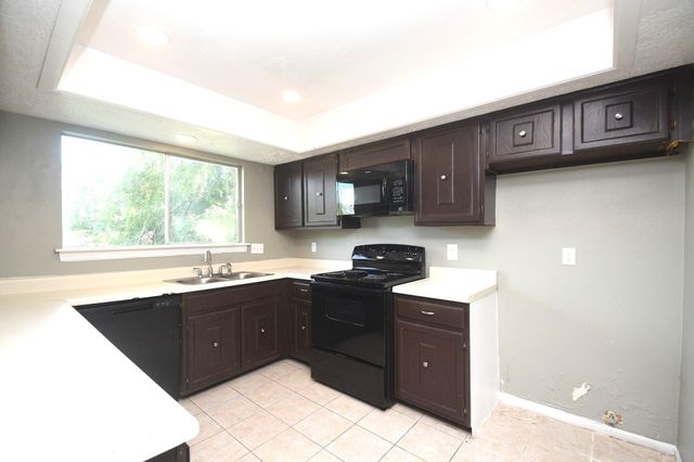 379 Richvale Lane, Houston, TX 77598