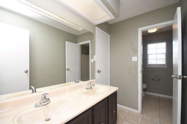 379 Richvale Lane, Houston, TX 77598
