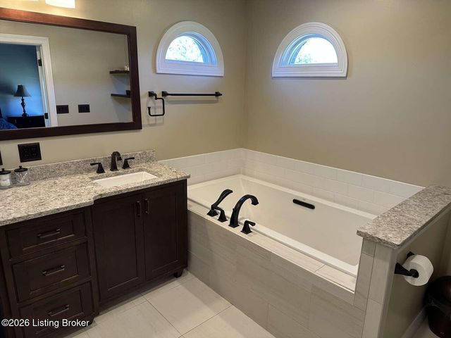 1002 Cobblestone Way, Shepherdsville, KY 40165