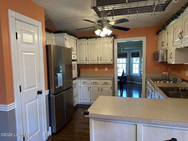 1002 Cobblestone Way, Shepherdsville, KY 40165