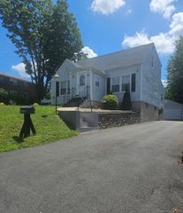 33 Hawthorne Street, New Britain, CT 06053