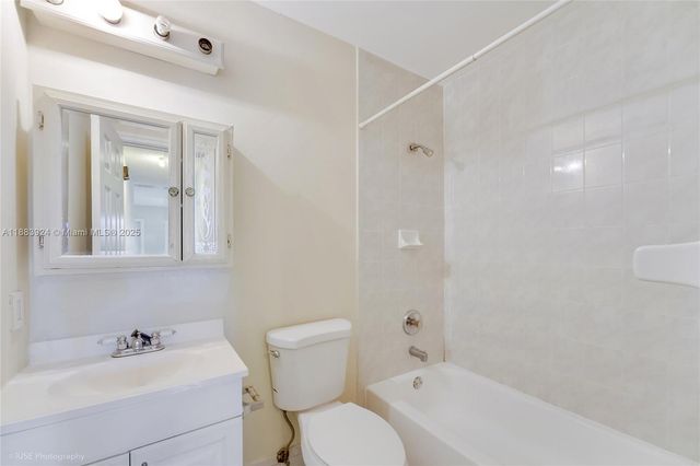 11621 SW 7th Ter, Sweetwater, FL 33174