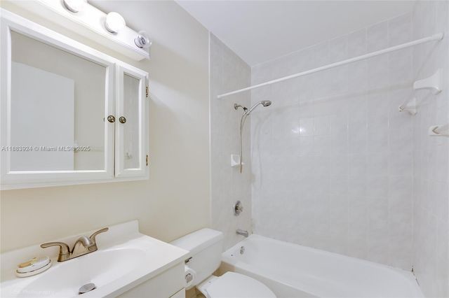 11621 SW 7th Ter, Sweetwater, FL 33174