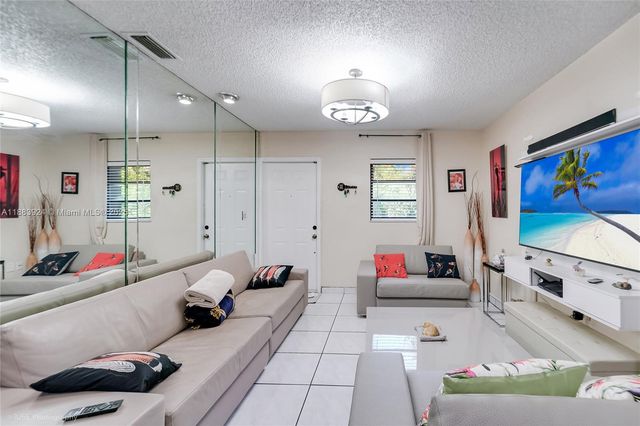 11621 SW 7th Ter, Sweetwater, FL 33174