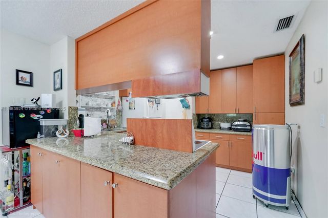 11621 SW 7th Ter, Sweetwater, FL 33174