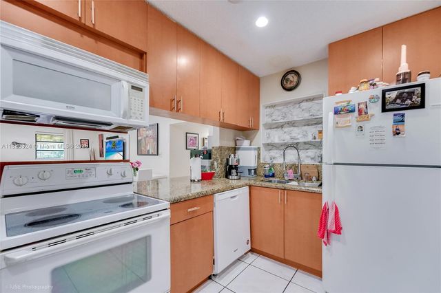 11621 SW 7th Ter, Sweetwater, FL 33174